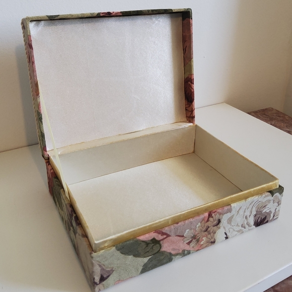 Vintage Fabric Craft Sawing Box - Picture 5 of 8